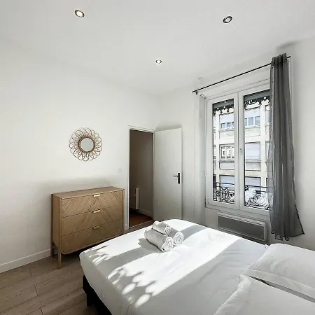 Cosy - Préfecture - Servient 1 *